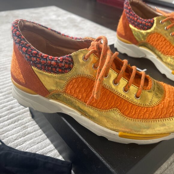 Chanel Sneakers size 38 - Picture 3 of 9